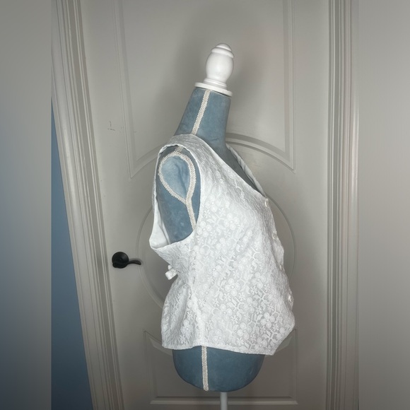 Vintage White Lace Vest - Picture 4 of 5
